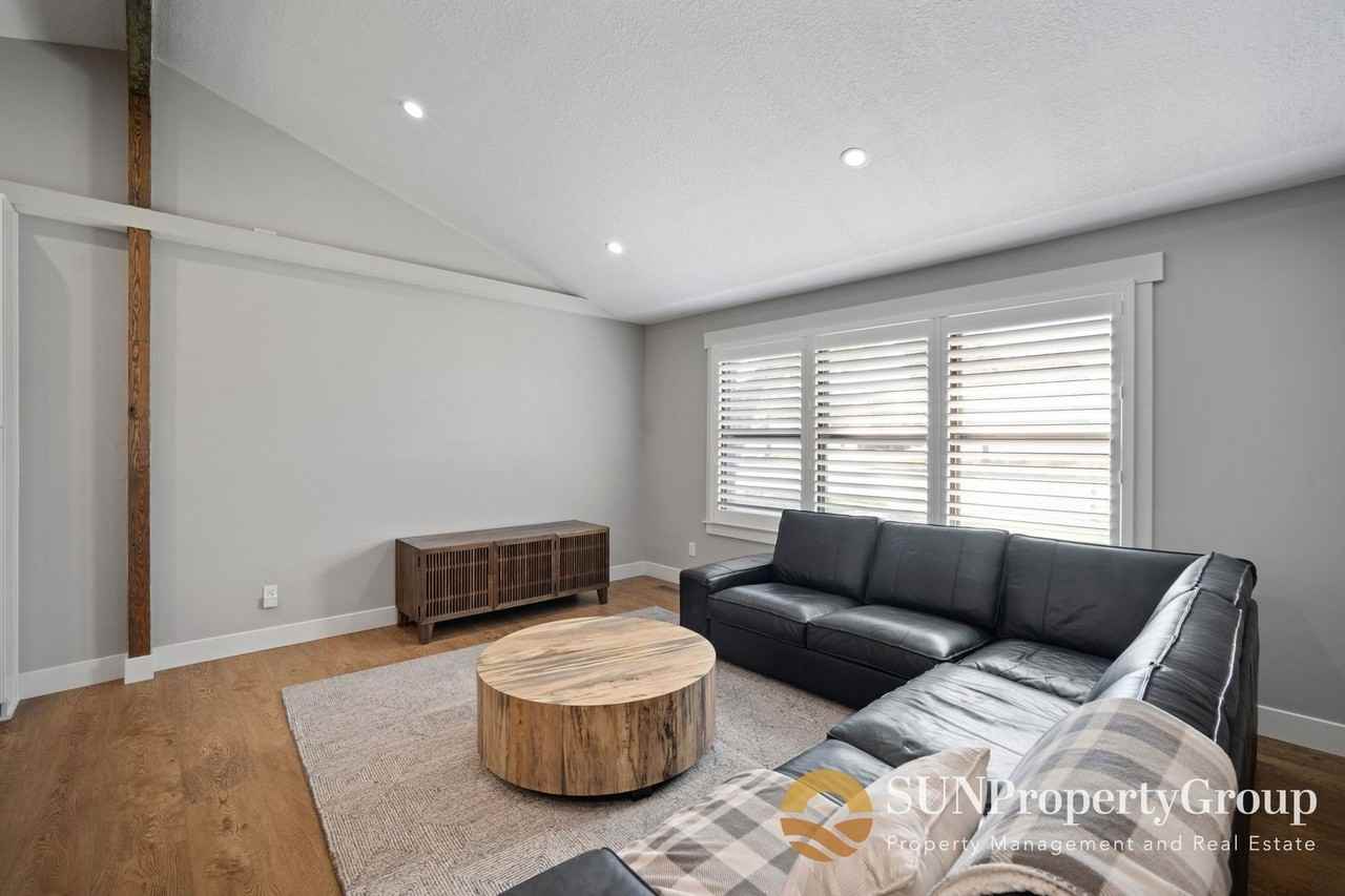615 E Greenwood Ave - Photo 3 of 29