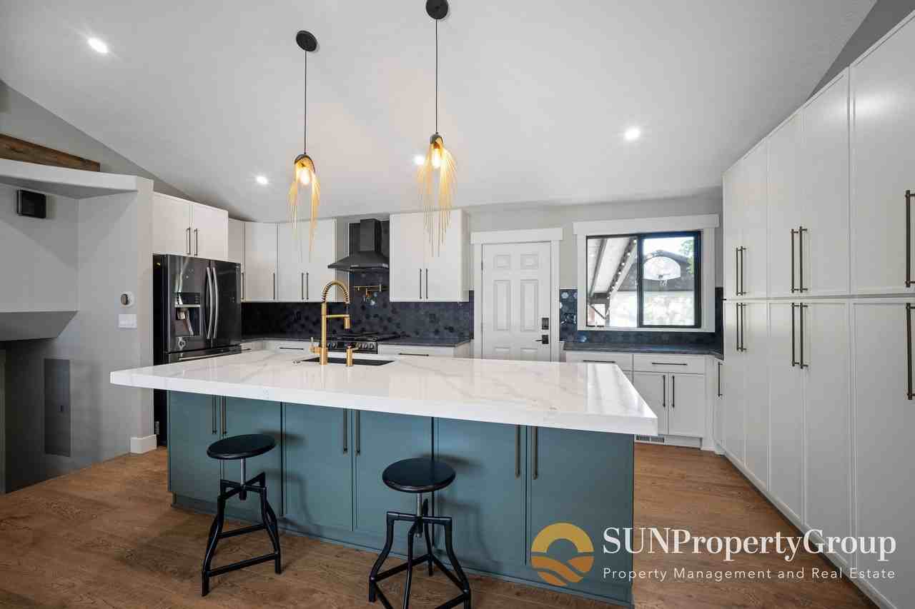 615 E Greenwood Ave - Photo 7 of 29