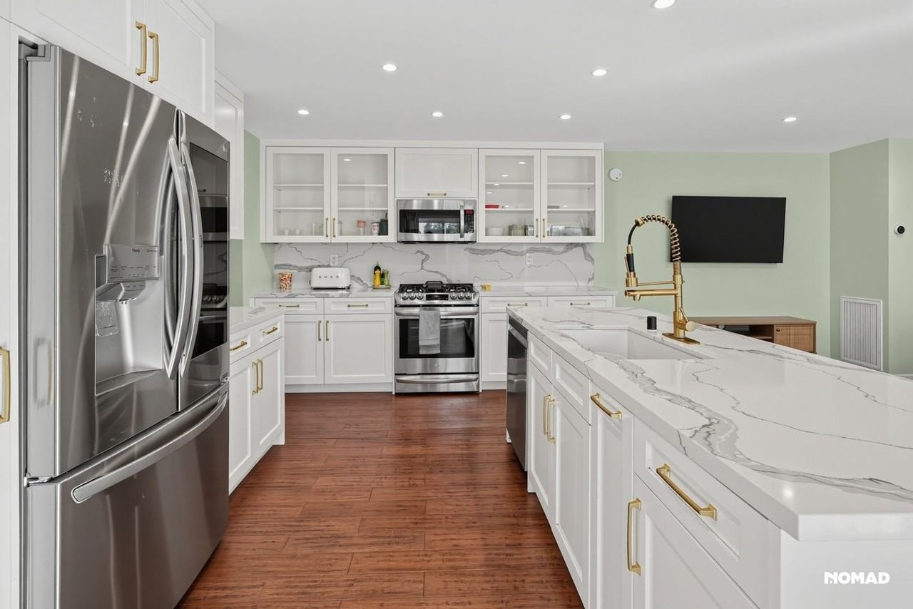 4875 Wicopee Ave - Photo 5 of 38