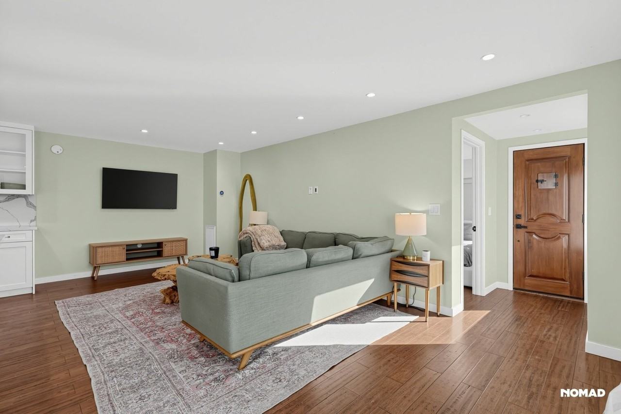 4875 Wicopee Ave - Photo 6 of 38