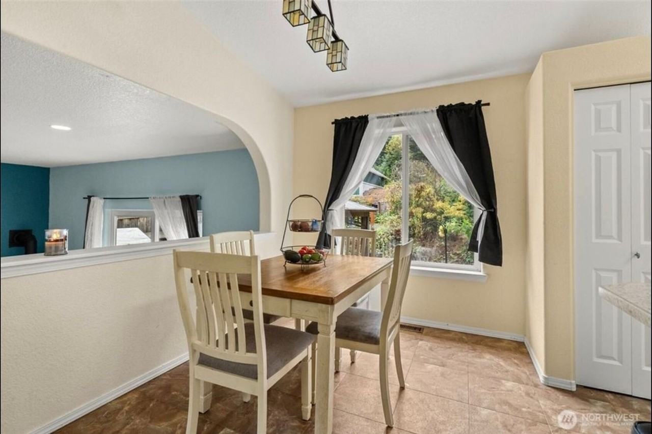 627 Bates St Sw - Photo 4 of 28