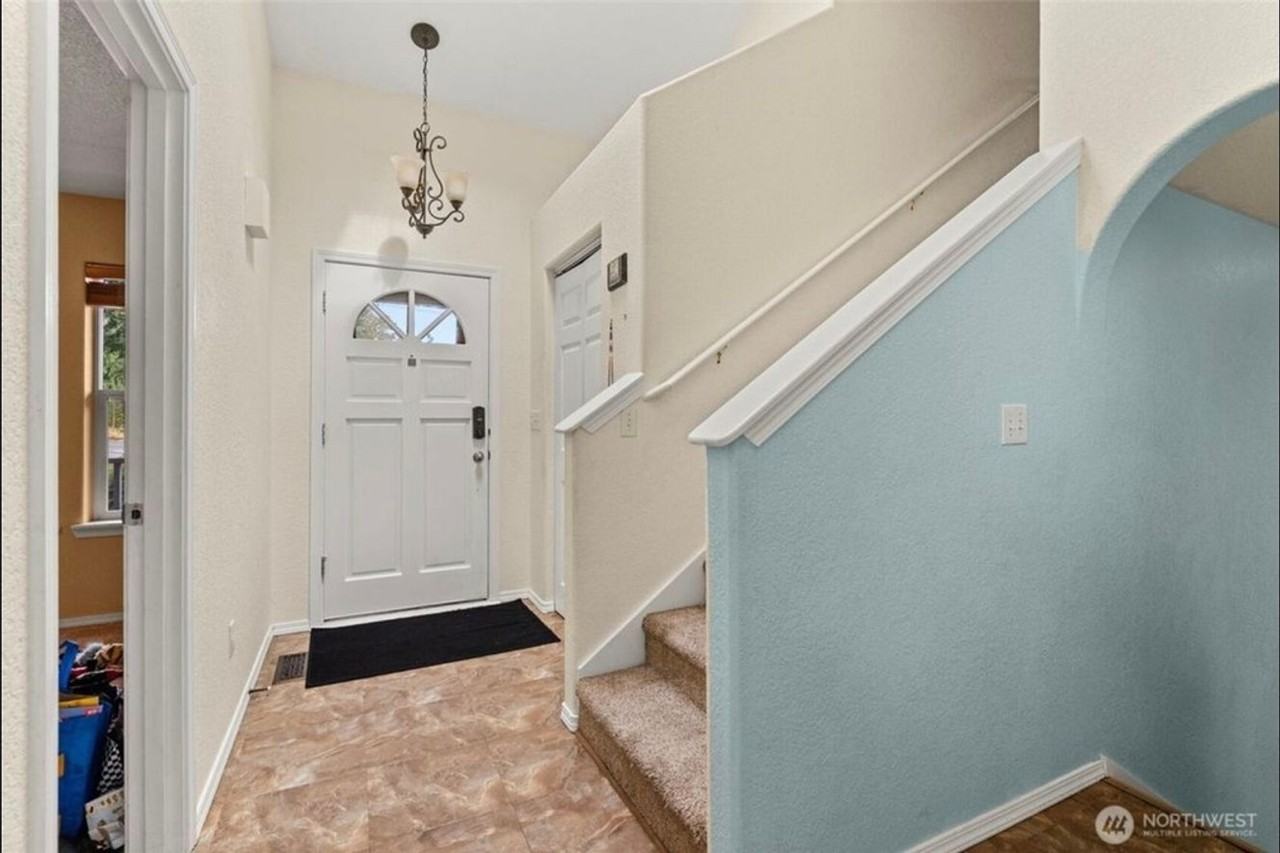 627 Bates St Sw - Photo 5 of 28