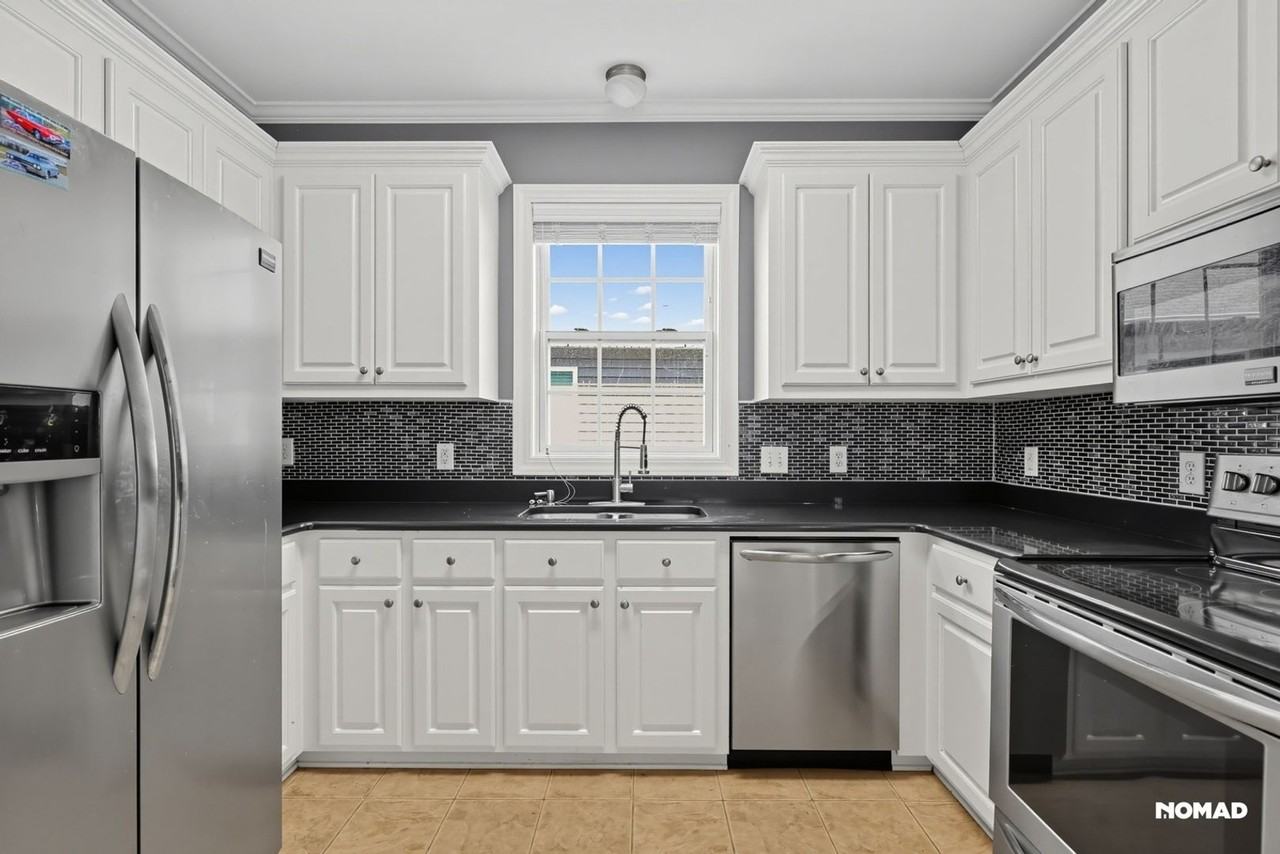 153 Flora Springs Cir - Photo 3 of 28