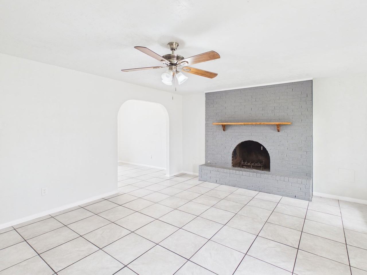 4604 Se Mieling Dr - Photo 5 of 28