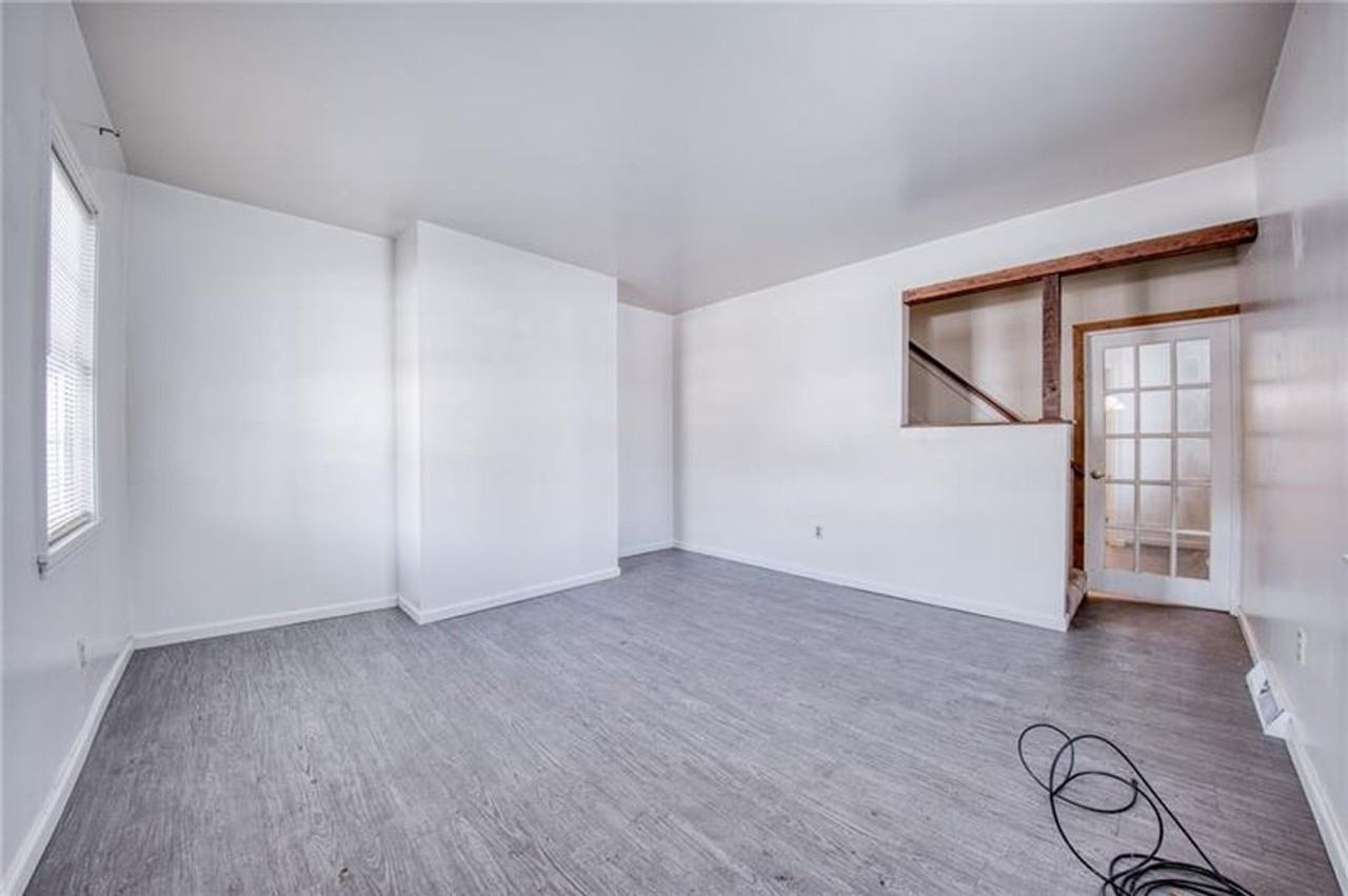 126 Railroad St - Photo 2 of 19