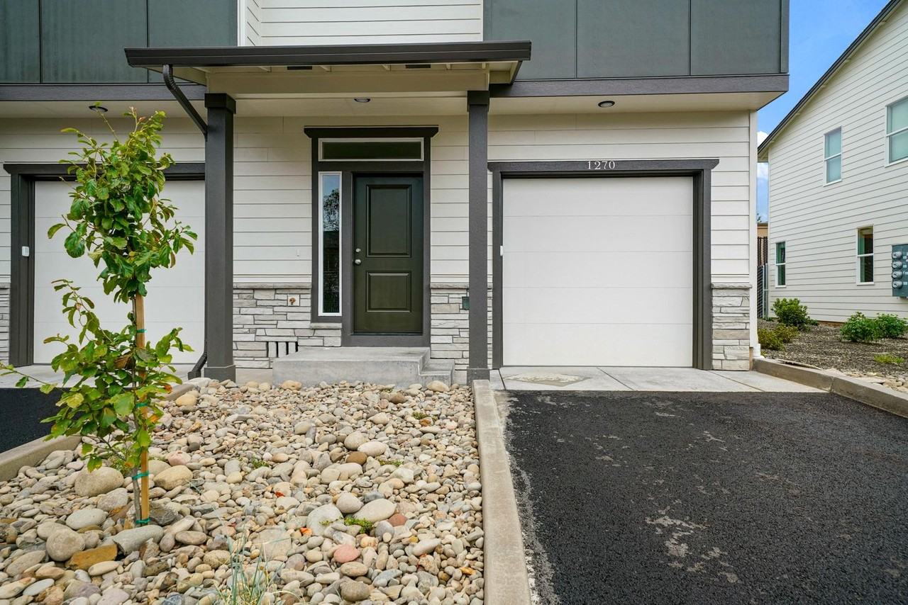 1262 Baxter Rd Se - Photo 4 of 37