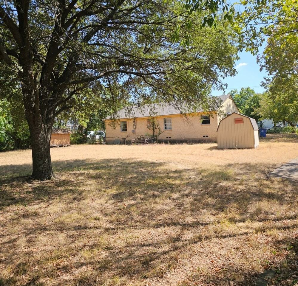 551 W Saner Ave - Photo 3 of 4