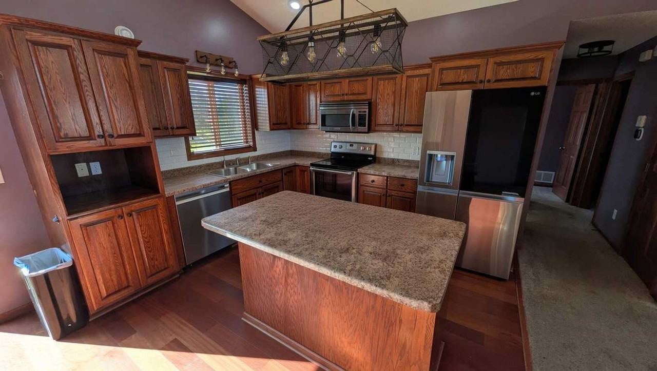 739 Lauren Ave - Photo 2 of 11