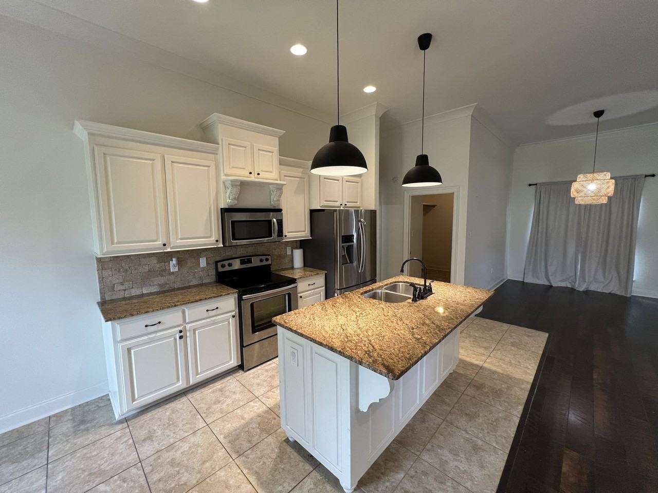 10753 Fenway Ln - Photo 7 of 44