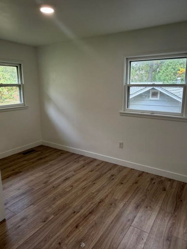407 2 1/2 St N - Photo 4 of 12