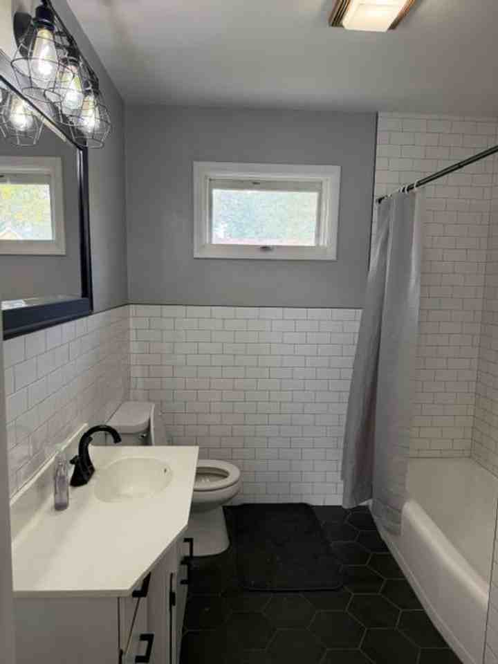 407 2 1/2 St N - Photo 6 of 12
