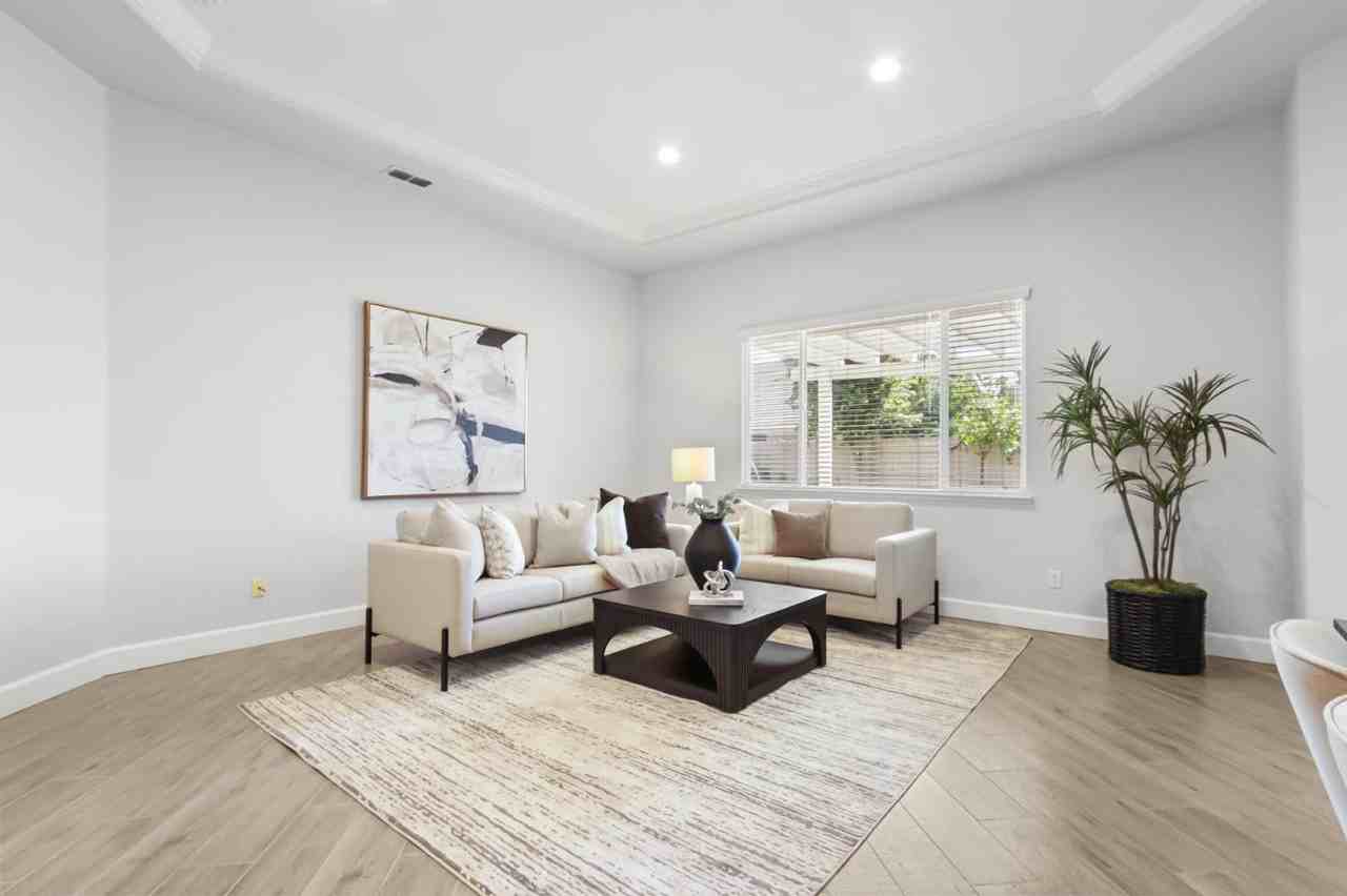 5085 Dodson Ln - Photo 3 of 16