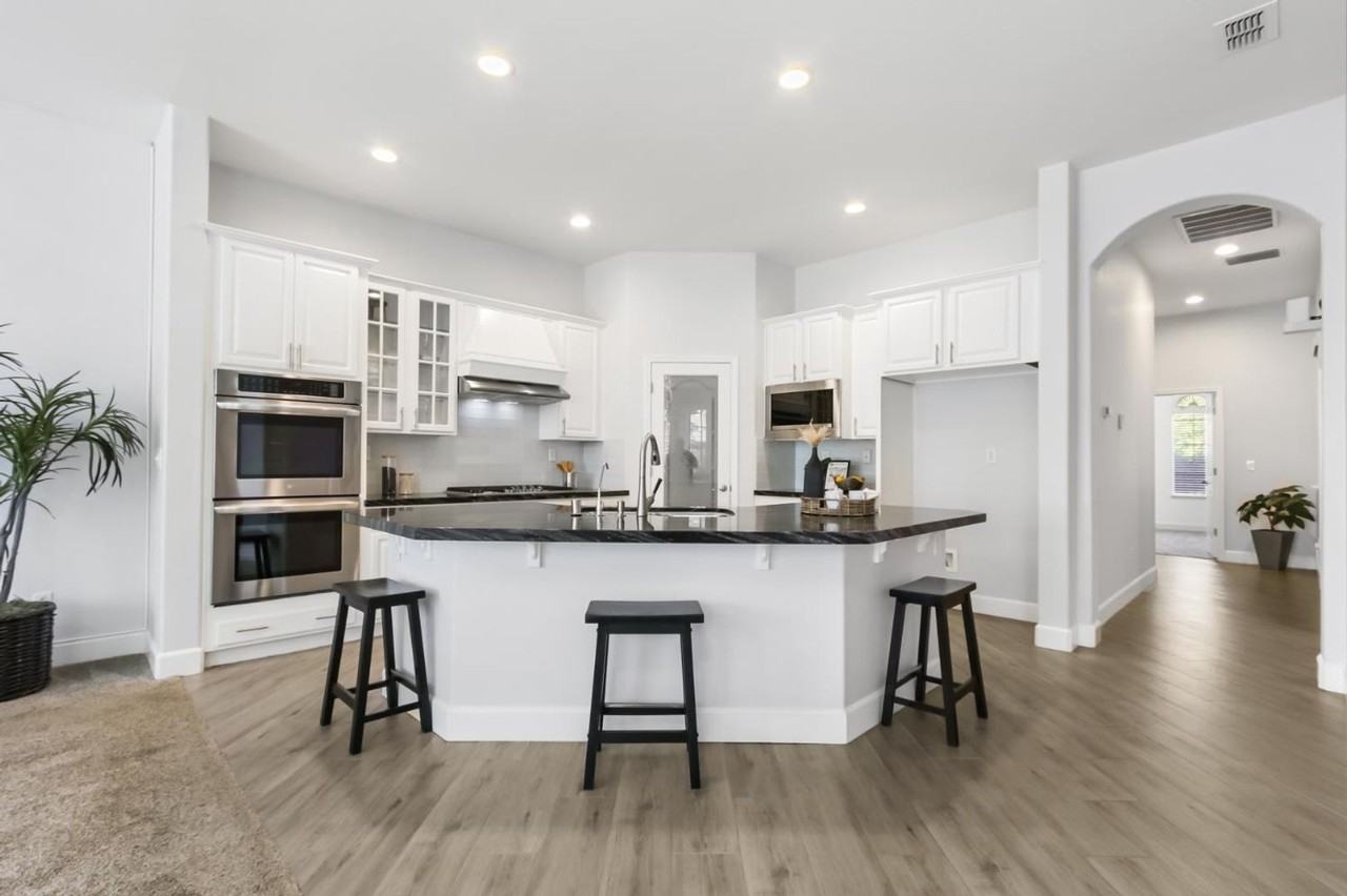 5085 Dodson Ln - Photo 5 of 16