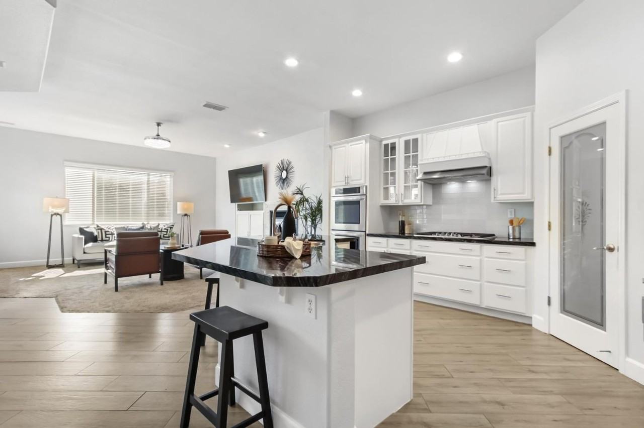 5085 Dodson Ln - Photo 6 of 16