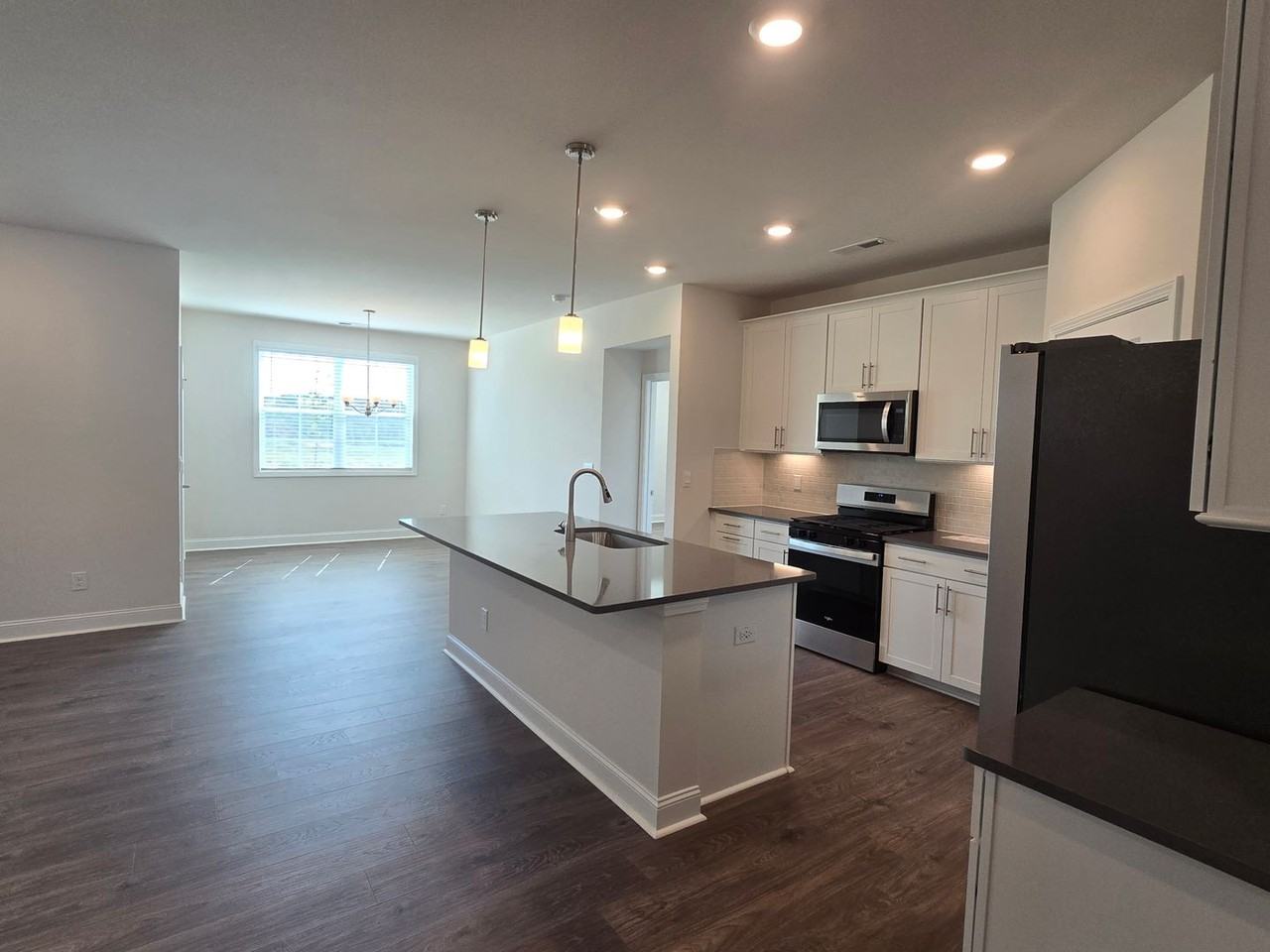 304 Sefton Dr - Photo 3 of 37