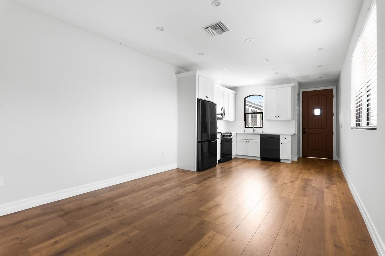 216 N Orchard Dr - Photo 6 of 14
