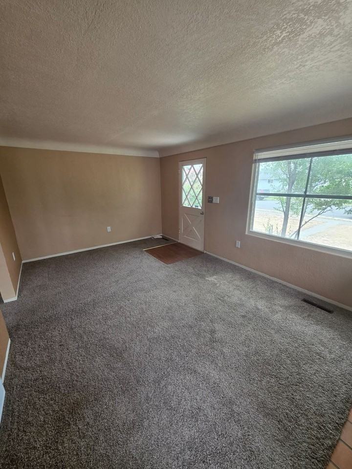 1715 E Olympic Ave - Photo 4 of 11