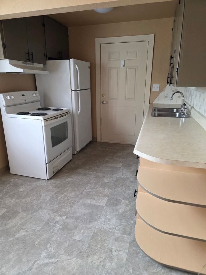 1715 E Olympic Ave - Photo 6 of 11