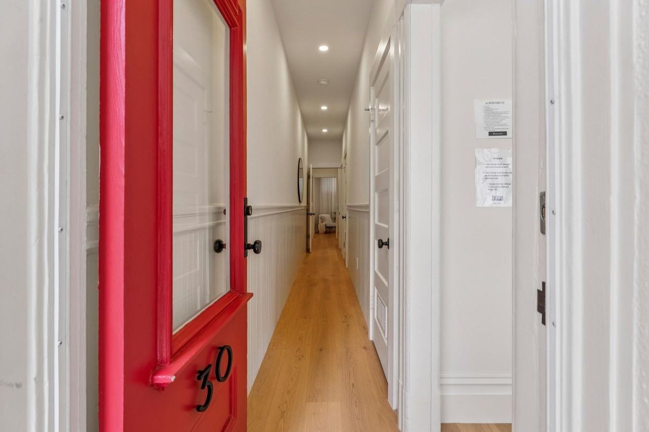30 Bernard St - Photo 3 of 26