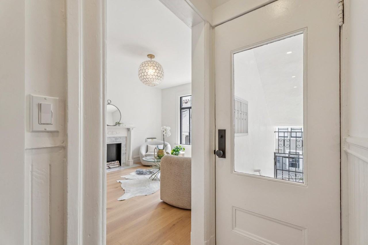 30 Bernard St - Photo 4 of 26