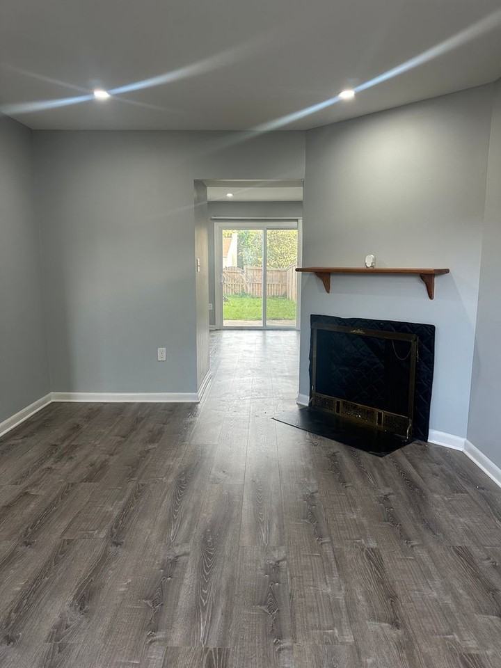 61 Meadow Ln - Photo 3 of 18