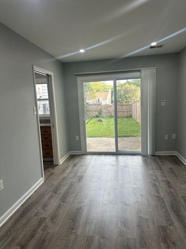 61 Meadow Ln - Photo 4 of 18