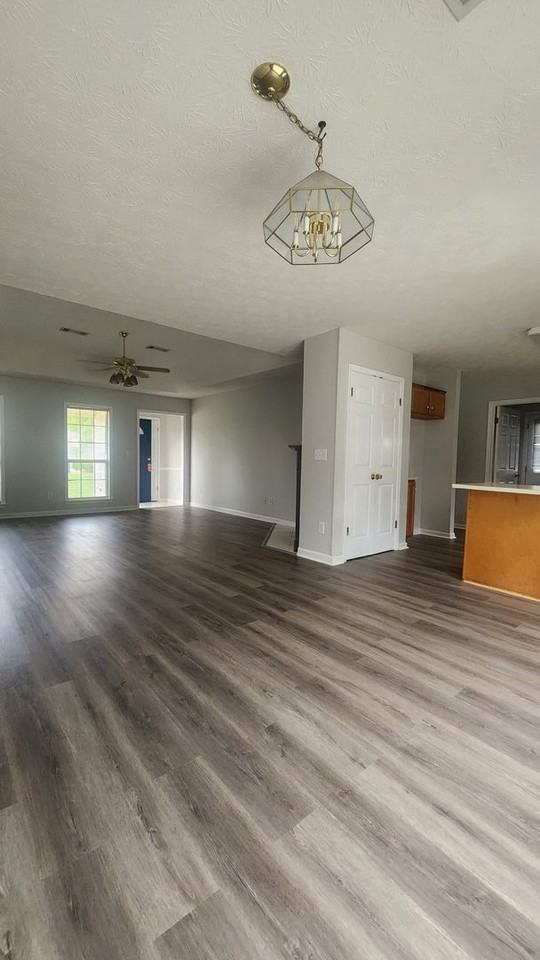 233 Primrose Dr - Photo 5 of 18