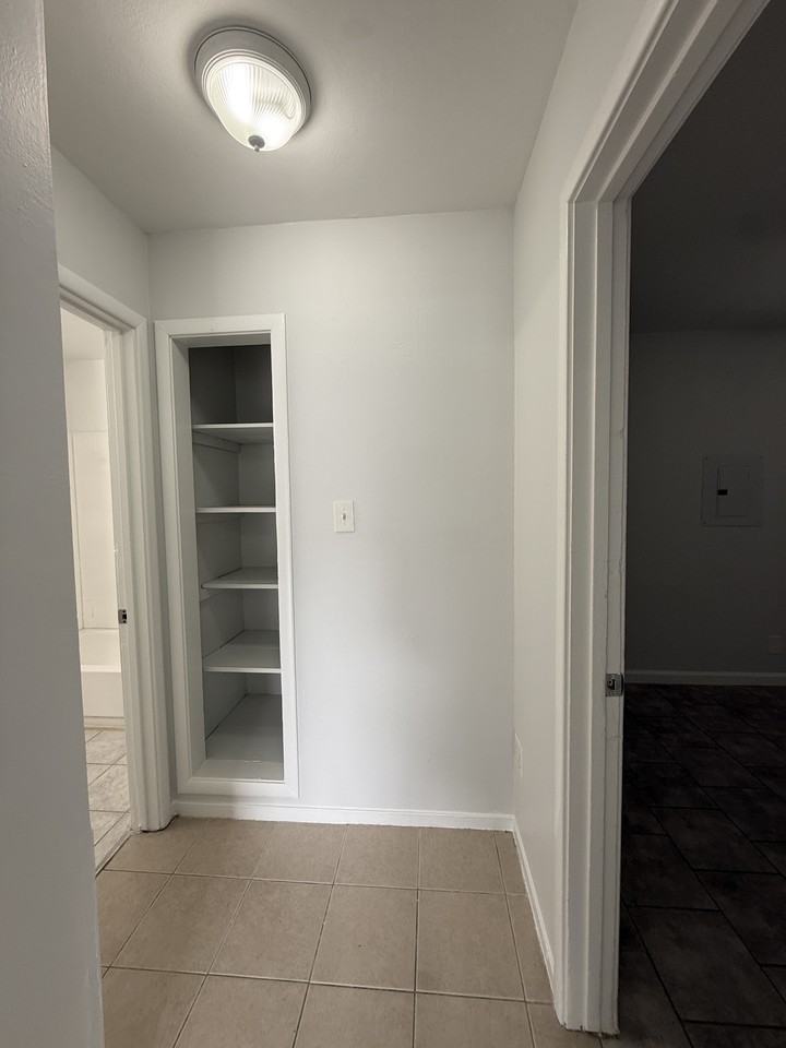 4724 Roosevelt Ave #12 - Photo 4 of 6