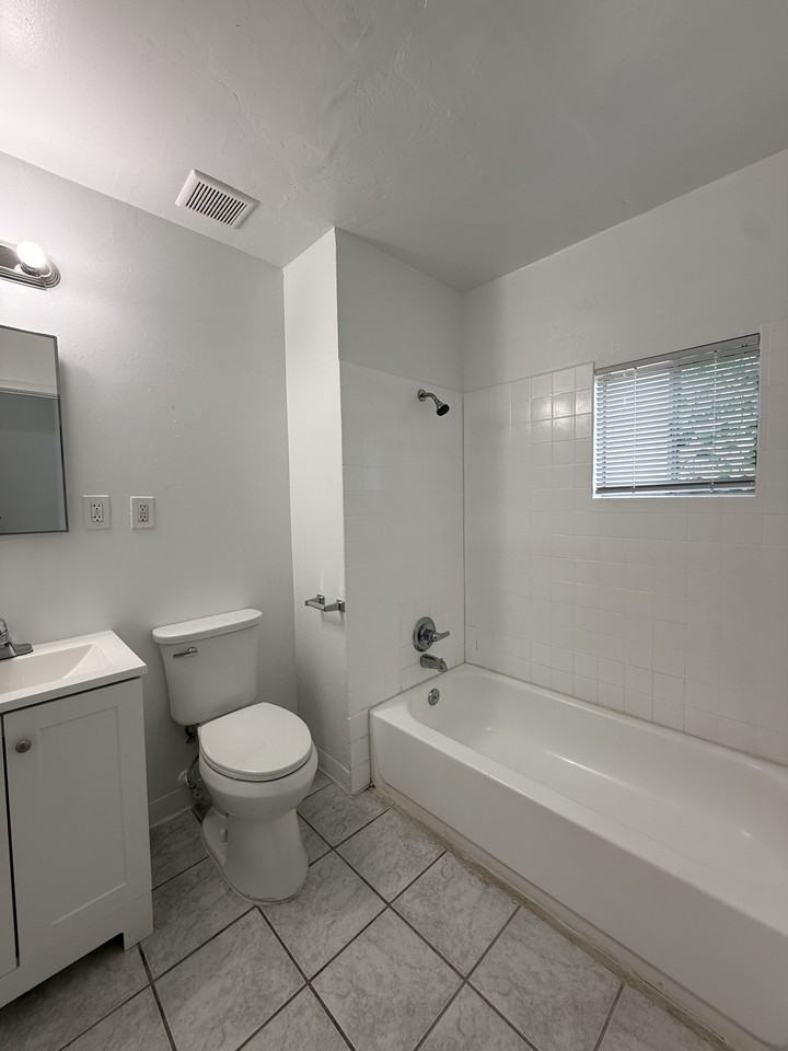 4724 Roosevelt Ave #12 - Photo 6 of 6