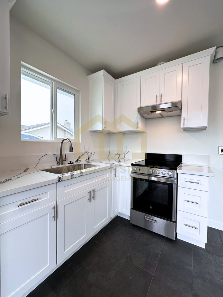 2981 Oak Pointe Dr #2 - Photo 5 of 14