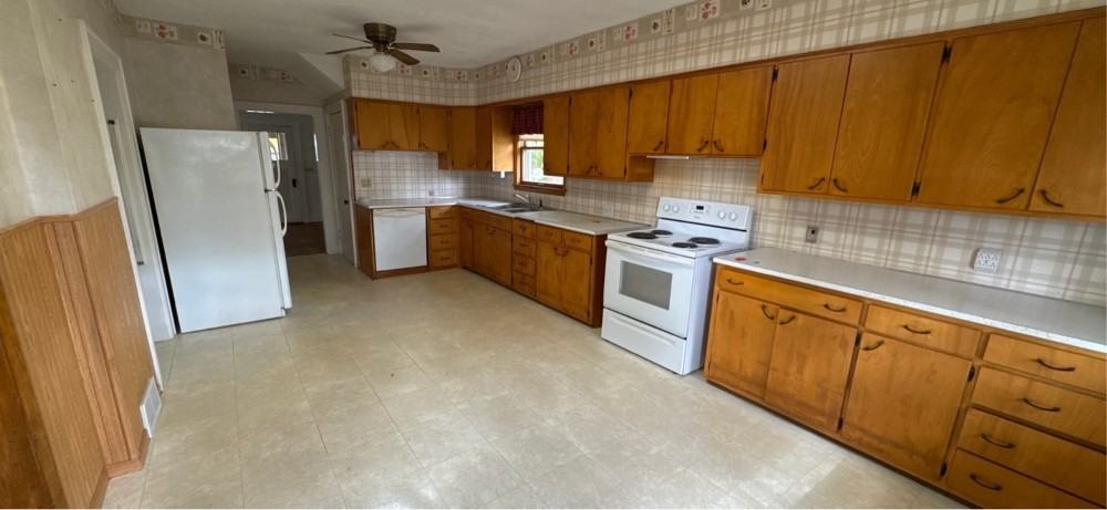 340 Parker Ave E #1 - Photo 5 of 28