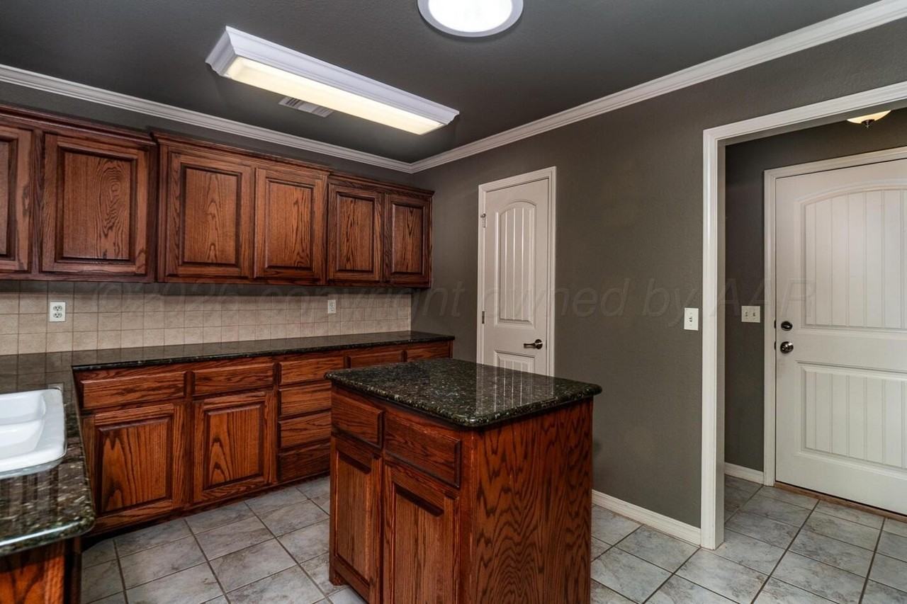 6713 Mosley St - Photo 5 of 25