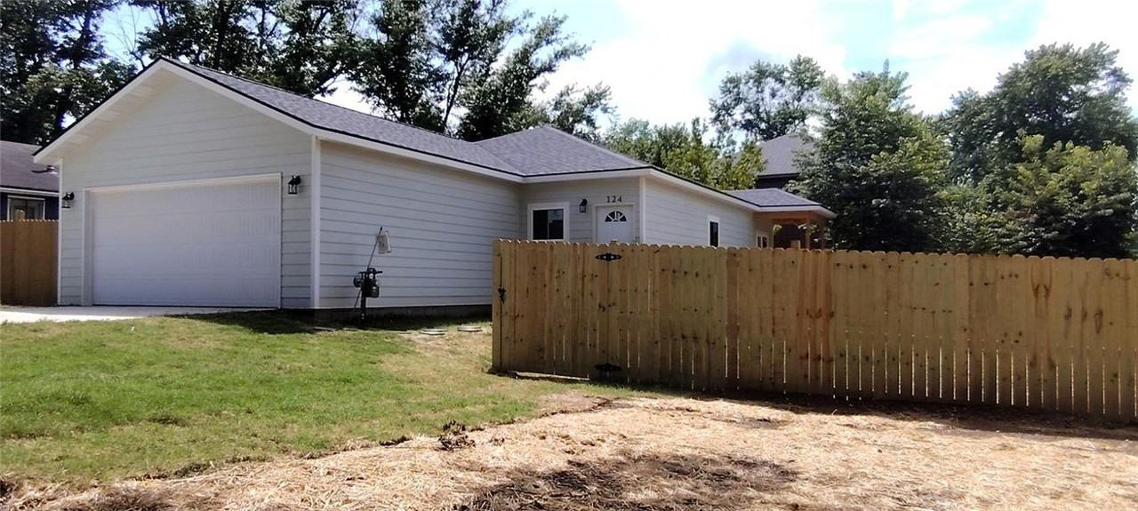 124 N Gunter St - Photo 4 of 8
