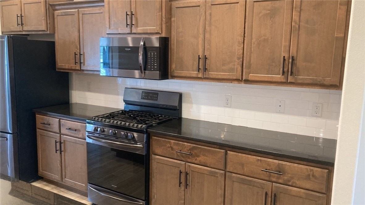 6006 Nw Sherman St - Photo 5 of 17