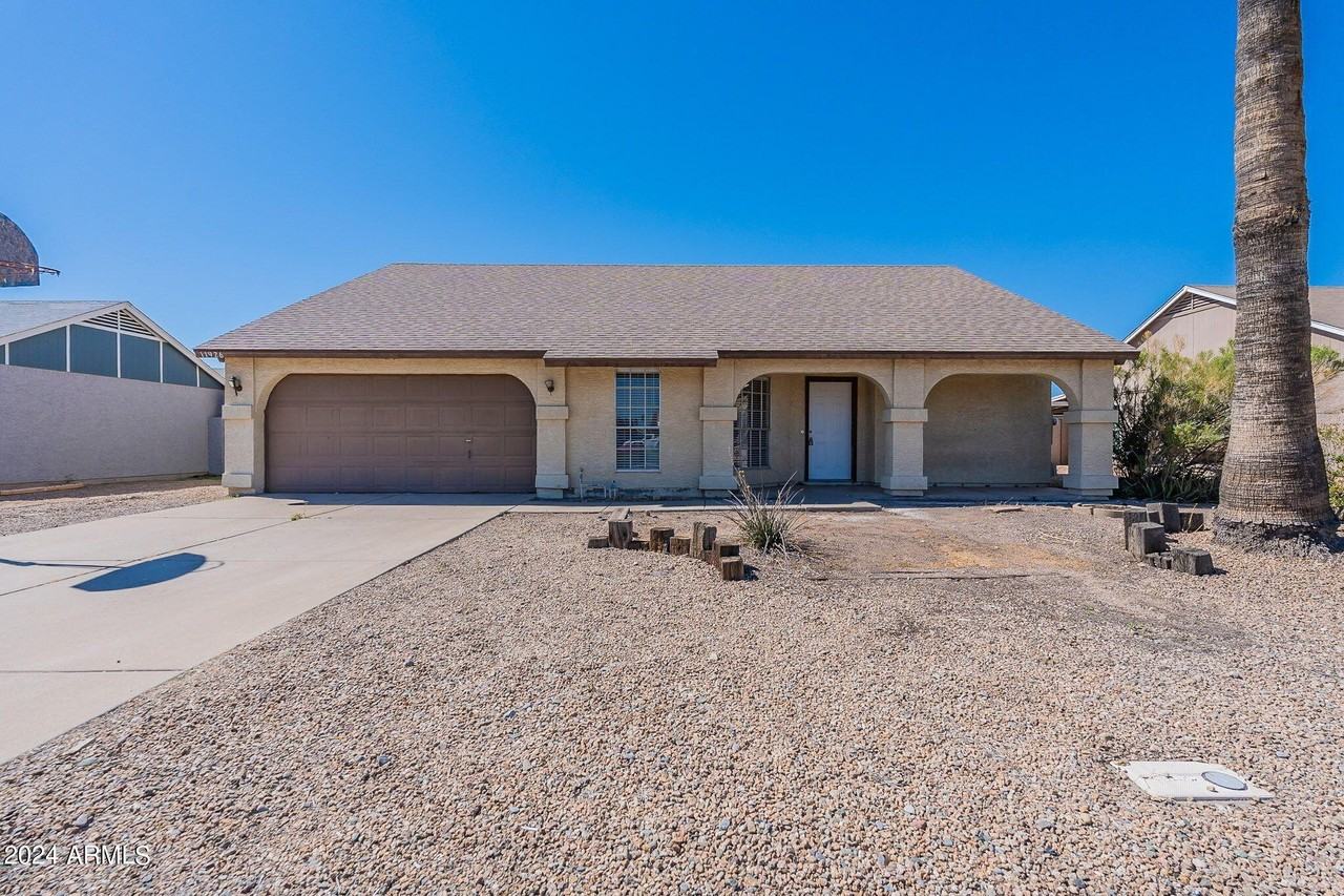 11926 N 78th Dr - Photo 2 of 36