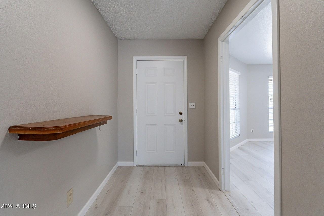 11926 N 78th Dr - Photo 3 of 36