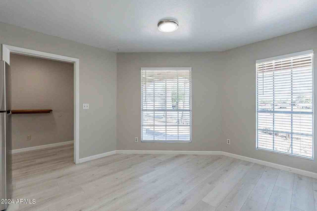 11926 N 78th Dr - Photo 7 of 36