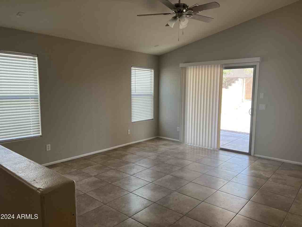 42335 W Anne Ln - Photo 4 of 12