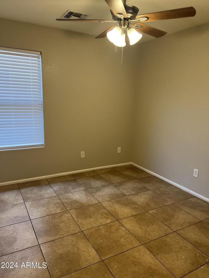 42335 W Anne Ln - Photo 6 of 12
