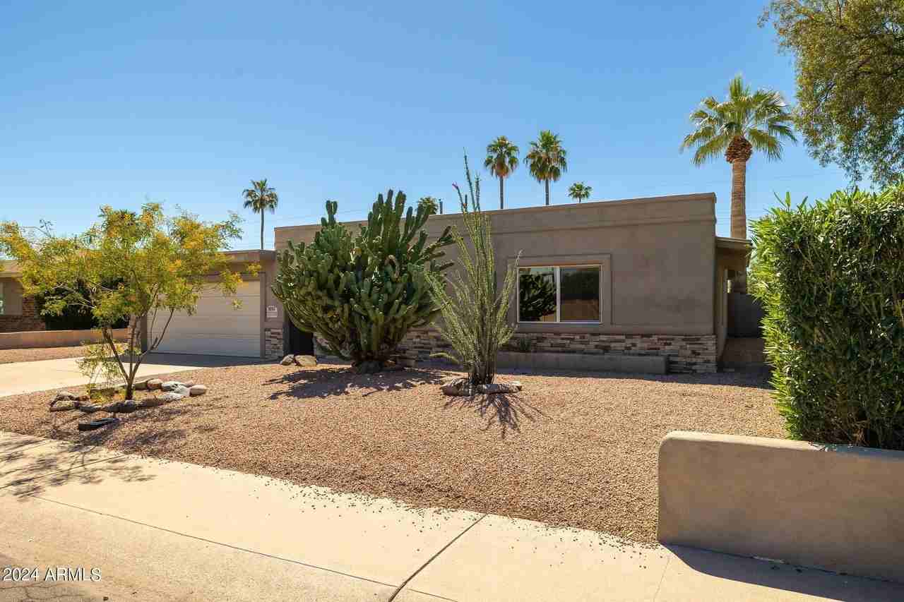 8643 E Sandalwood Dr - Photo 2 of 38