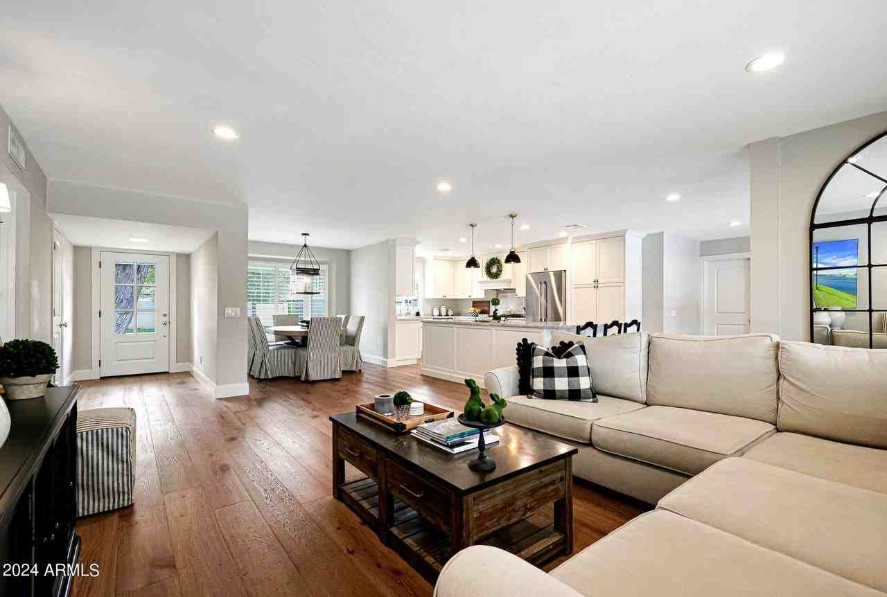 3534 E Elm St - Photo 4 of 17