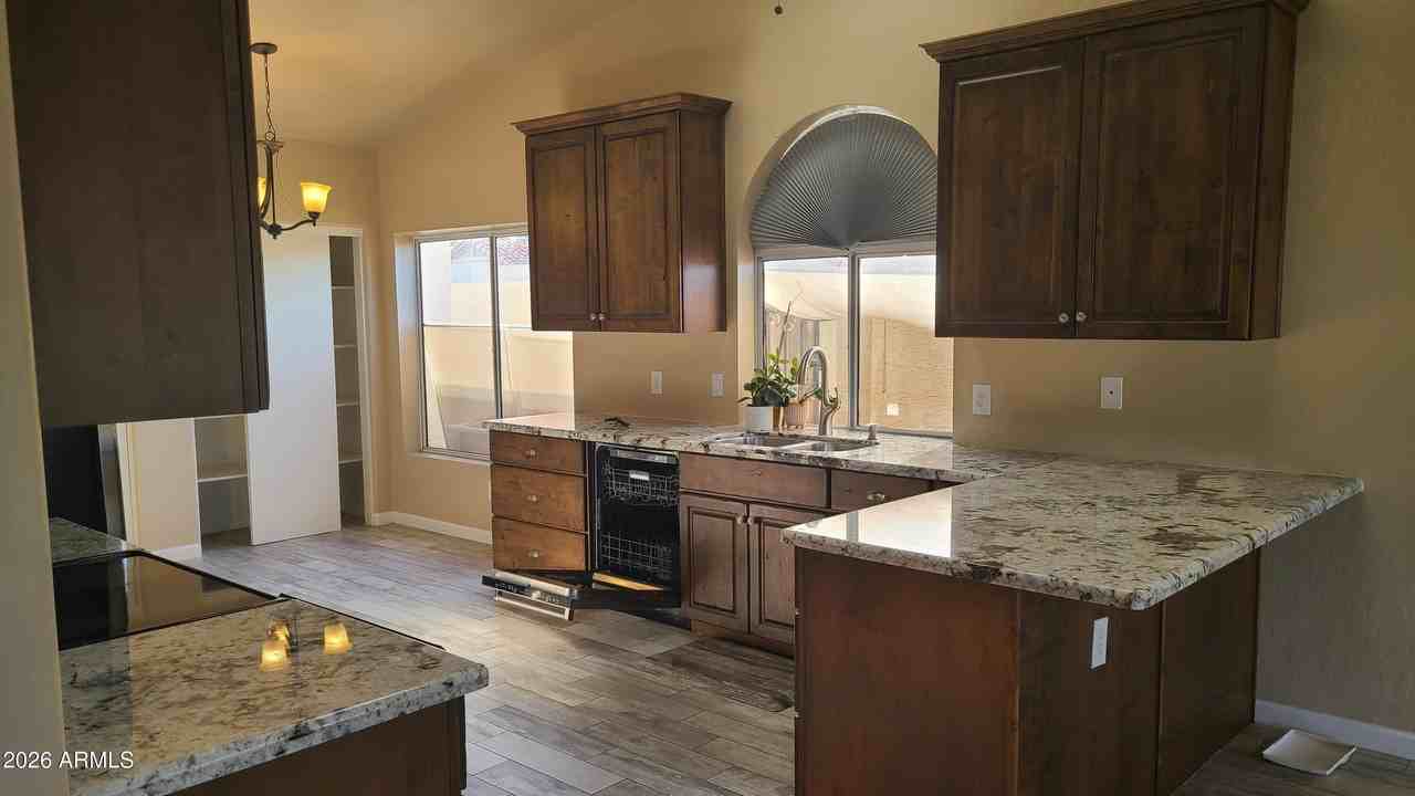 1002 E Hearne Way - Photo 3 of 50