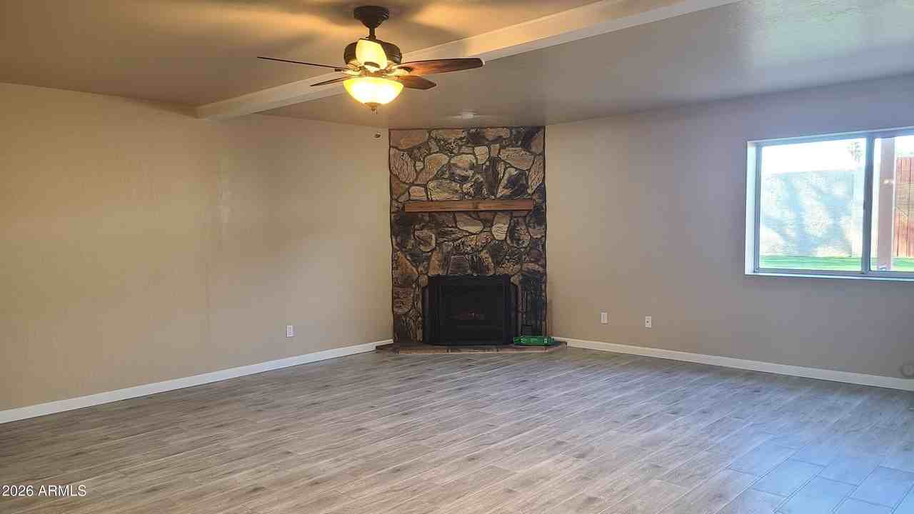 1002 E Hearne Way - Photo 5 of 50
