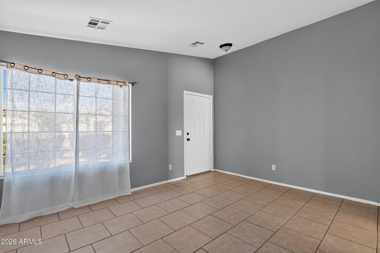 1635 E Ash Ave - Photo 5 of 31