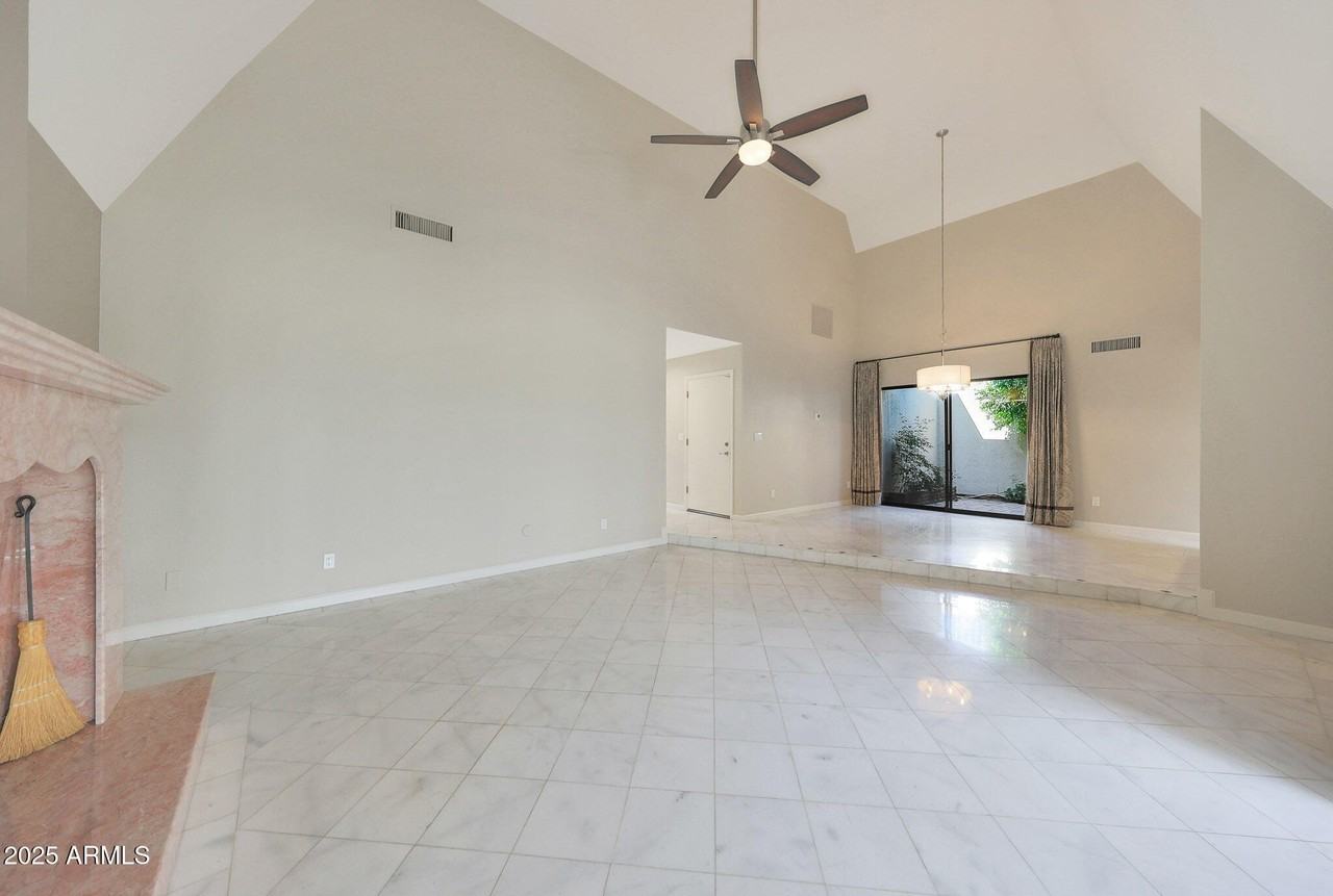 2422 E Oregon Ave - Photo 3 of 27