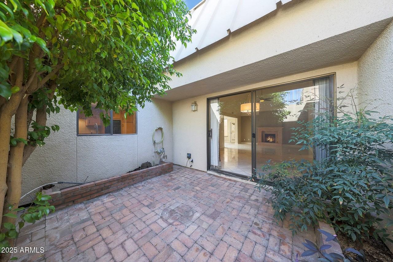 2422 E Oregon Ave - Photo 6 of 27