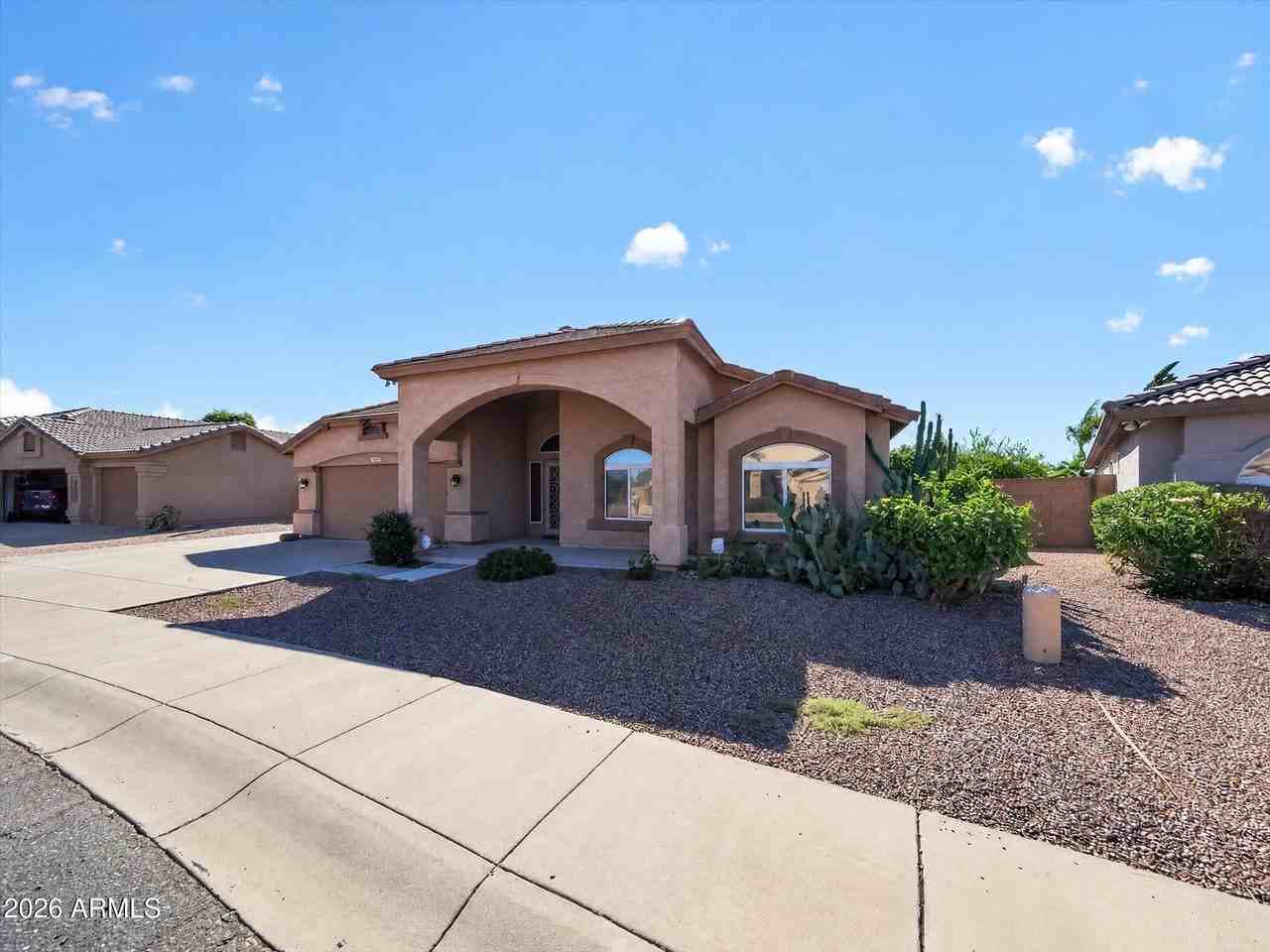 4209 W Wahalla Ln - Photo 4 of 46