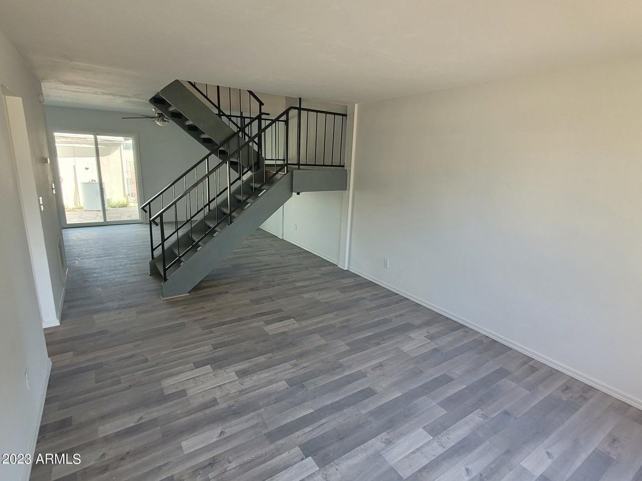 4667 N 21st Ave - Photo 3 of 13