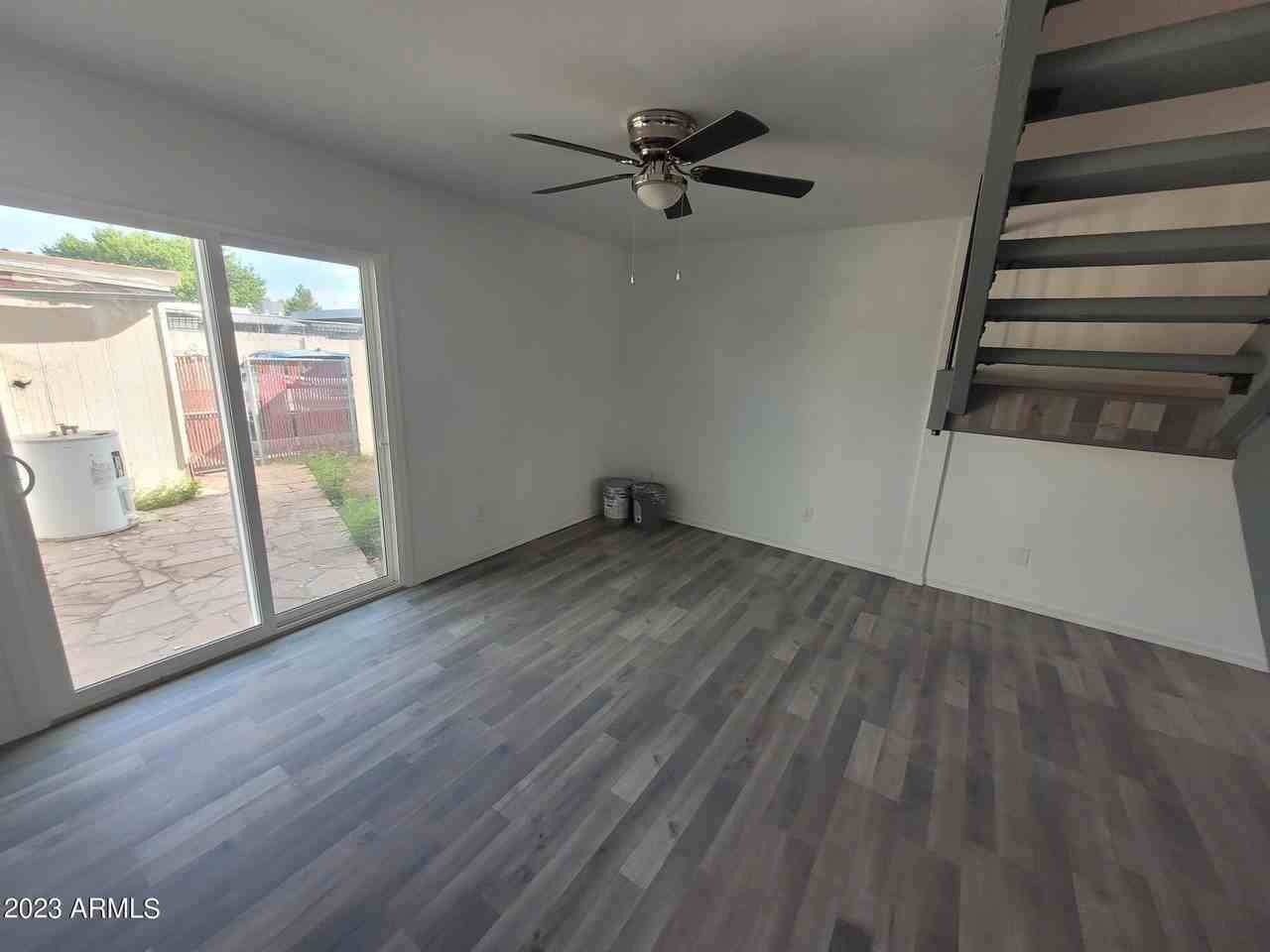 4667 N 21st Ave - Photo 4 of 13