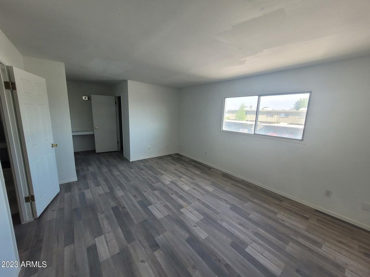 4667 N 21st Ave - Photo 6 of 13